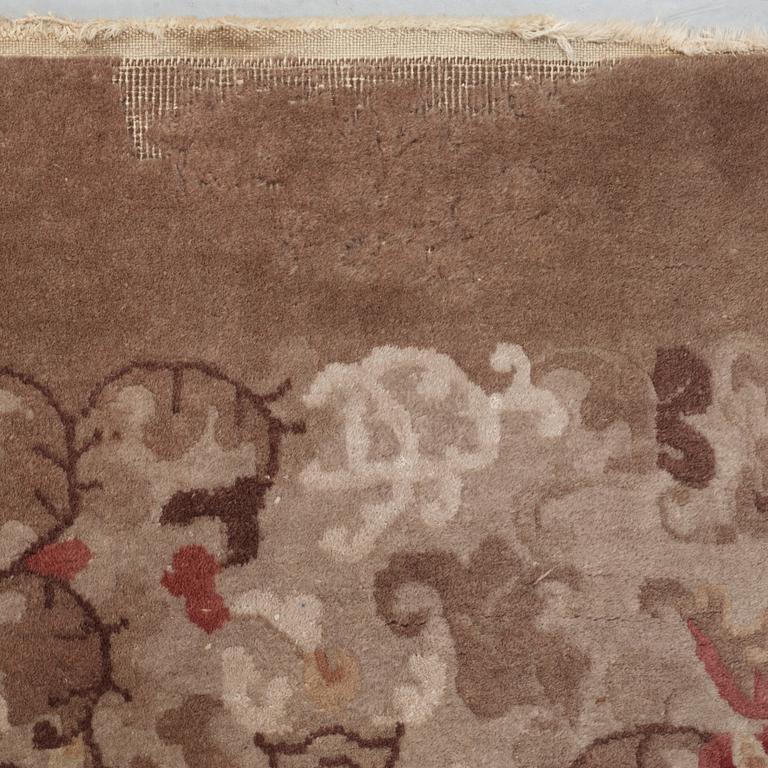 CARPET. Semi-antique China. 358 x 275,5 cm.