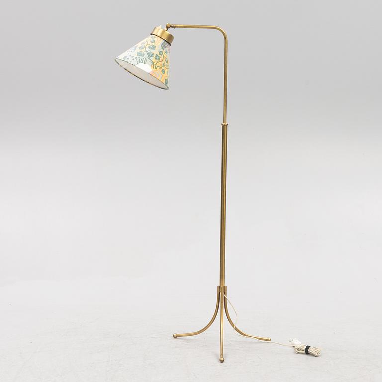 Josef Frank, golvlampa, modell "1842", Firma Svenskt Tenn, Stockholm, 1900-talets andra hälft.
