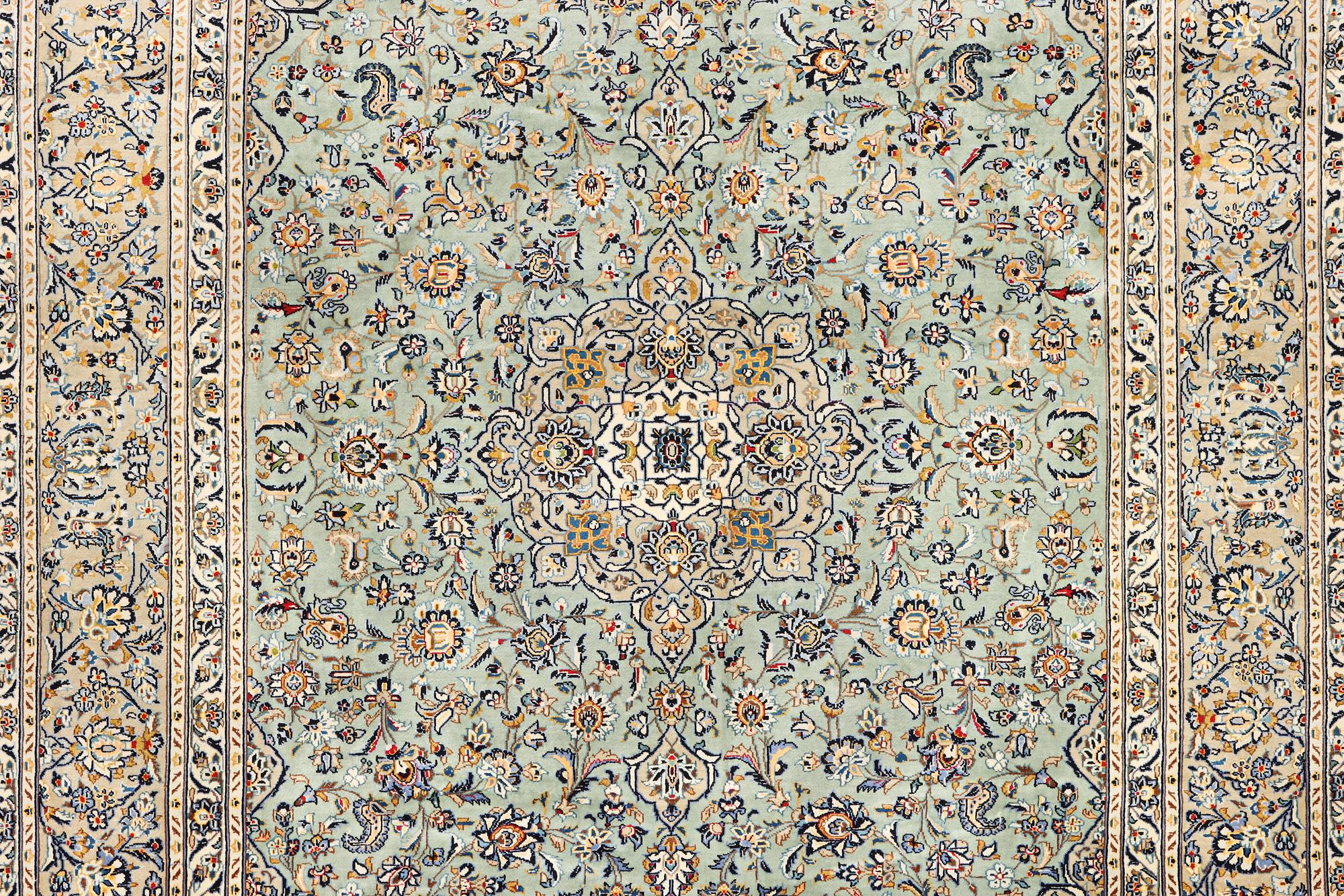 A Kashan carpet, c. 402 x 293 cm.