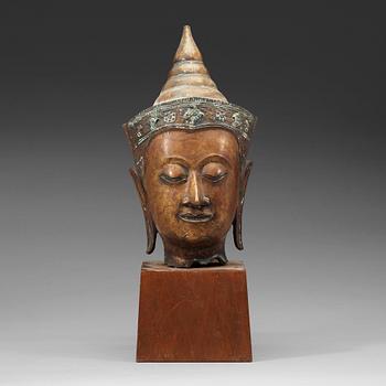 392. A large copper alloy head of Buddha Pare, Thailand, presumably Ayutthuya, 18th Century.