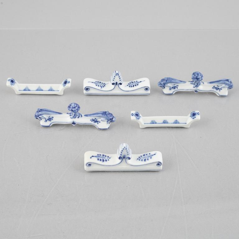 A set of six 'Blue Fluted' porcelain butter knife stands, Royal Copenhagen, models 134, 135 och 2311, 1893-1923.