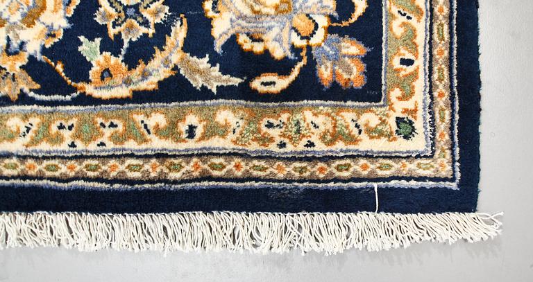 MATTA, orientalisk, ca 379 x 244.