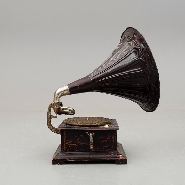 TRATTGRAMMOFON, 1900-talets början.