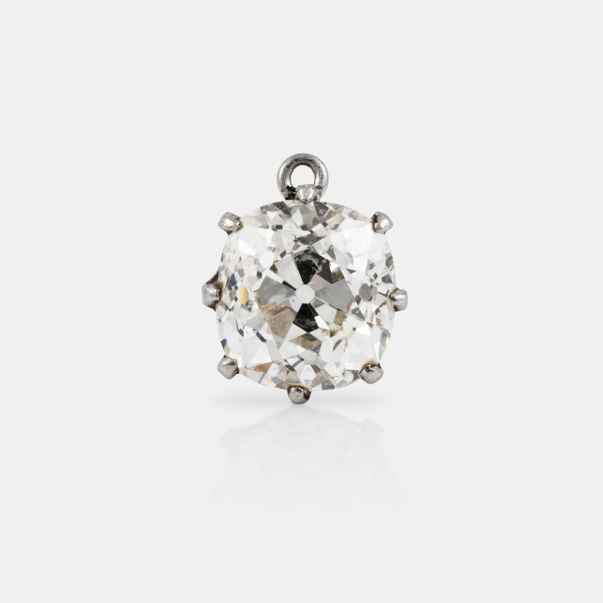 A circa 1.80 ct old-cut diamond  pendant. Quality circa K-L/VS.