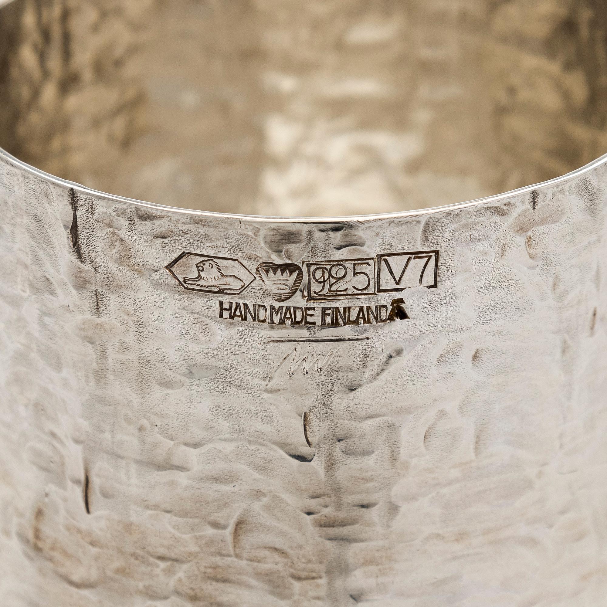 Tapio Wirkkala, malja ja pikareita 2 kpl, sterlinghopeaa, Kultakeskus Hämeenlinna, 1970, 1974 ja 1979.