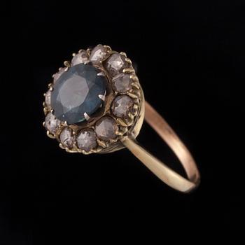 RING, 14K guld (56) safir samt diamanter, S:t Petersburg sekelskiftet 1800/1900, sovjetiska kontrollstämplar.Vikt 2,9 g.