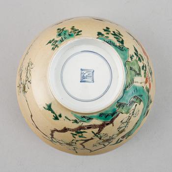 A famille verte bowl, Qing dynasty, Kangxi (1662-1722).