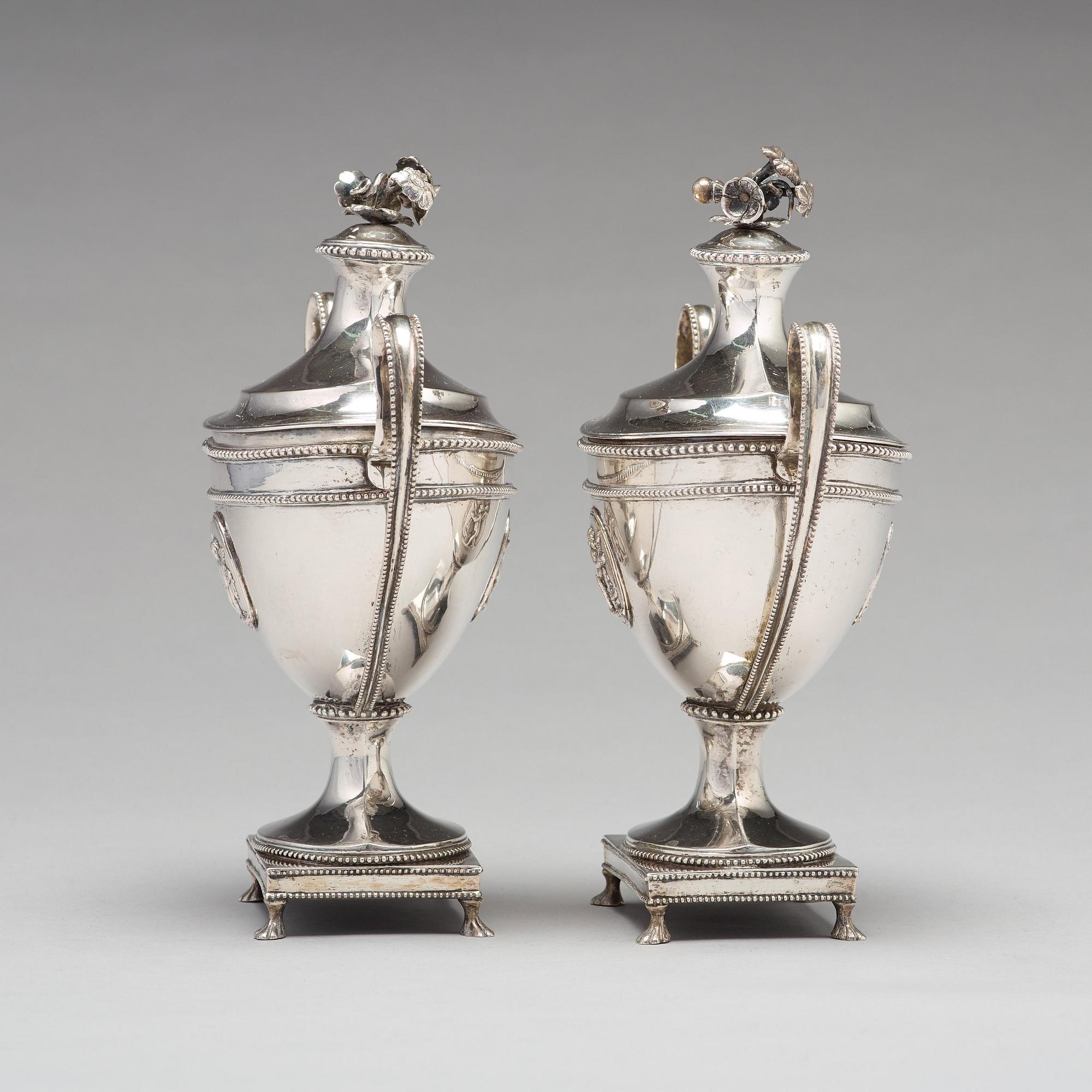Johan Fagerberg, sockerskålar ett par, silver, Karlskrona 1789. Gustavianska.