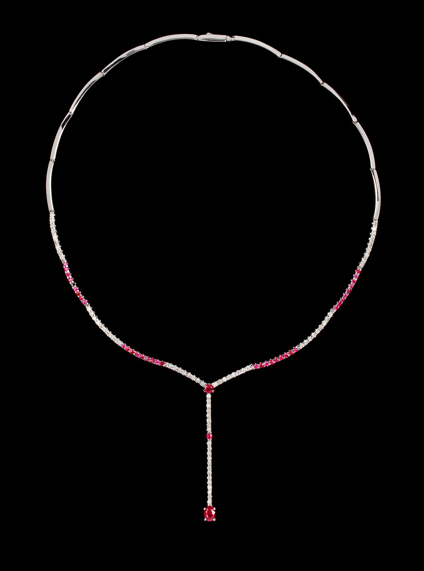 COLLIER, briljantslipade diamanter,tot. ca 1.60 ct, med rubiner.
