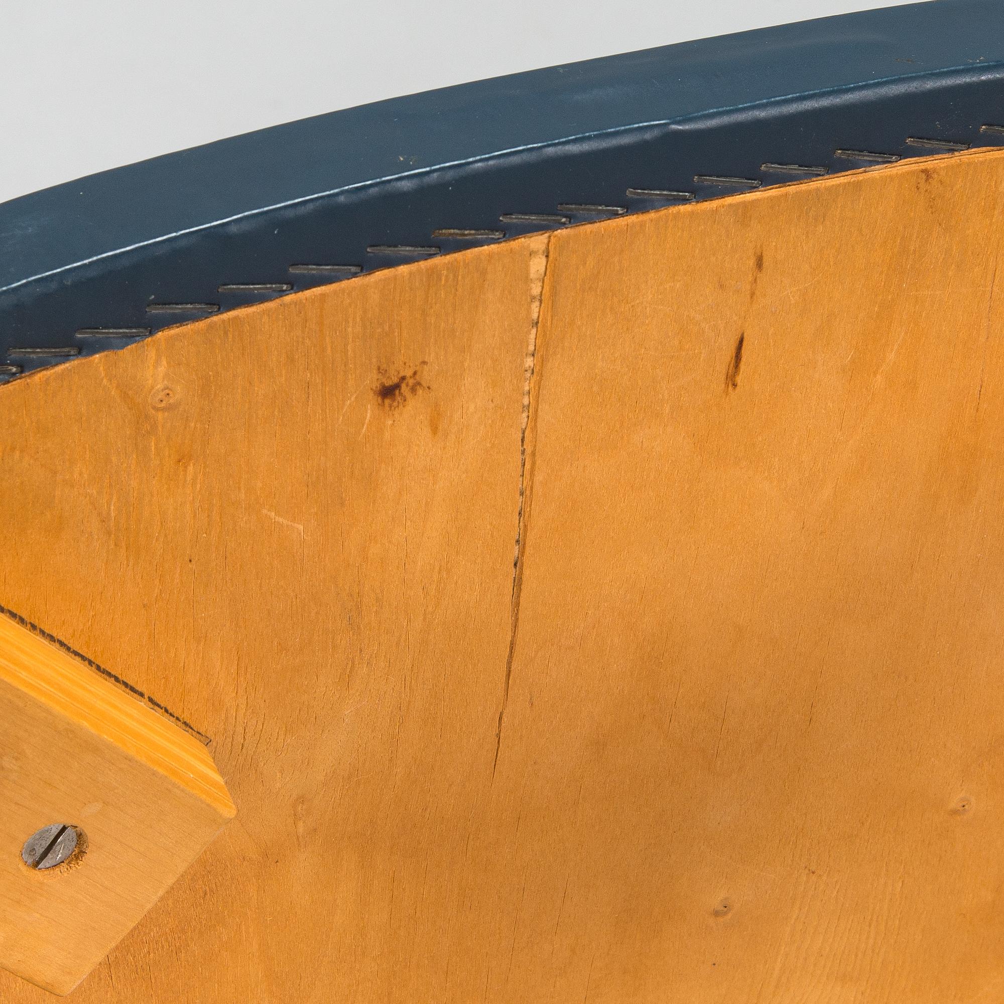 Alvar Aalto, A pair of early 1960s model 69 chairs for O.Y. Huonekalu- ja Rakennustyötehdas A.B.