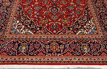 A Keshan carpet, approx. 318 x 202 cm.