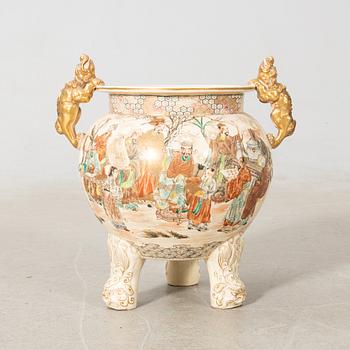 Vase Satsuma Japan circa 1900 porcelain.