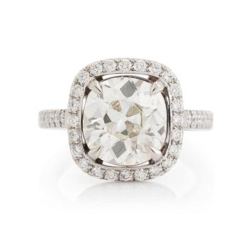 423. A platinum ring set with a cushion formed old-cut diamond 3.39 cts J vs1 according to accompanying HRD-certficate.