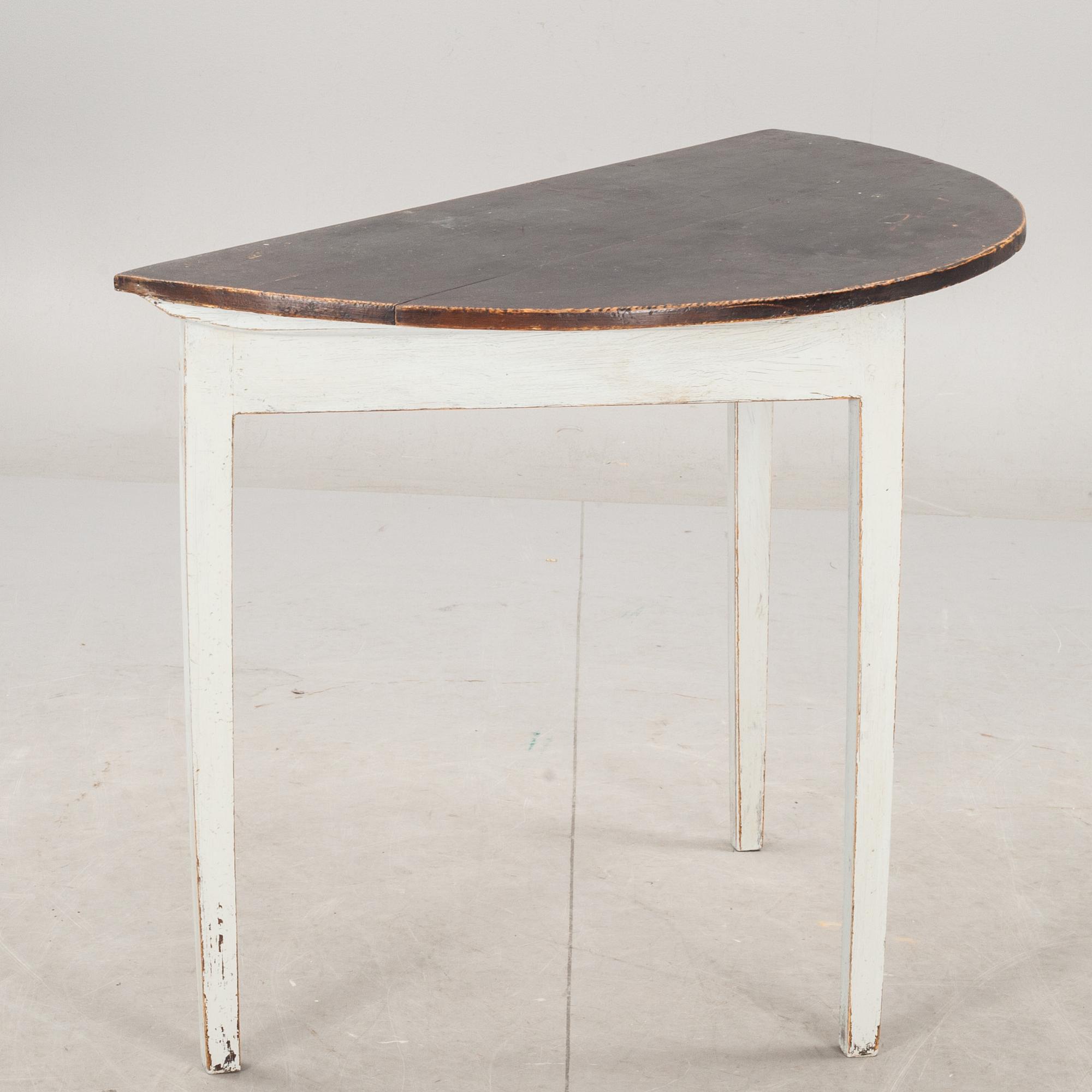 HALVMÅNEBORD, omkring 1900.