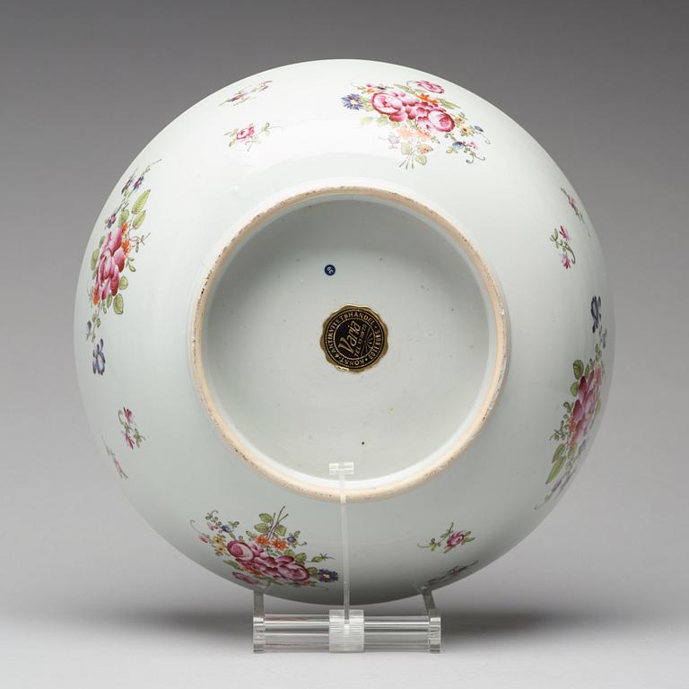 A famille rose punch bowl, Qing dynasty, Qianlong (1736-95).