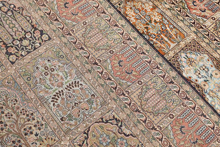 Matta, silke Kashmir, ca 316 x 213 cm.