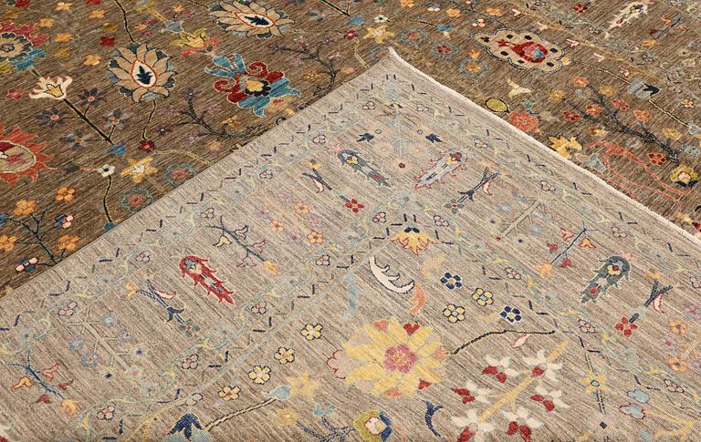 A carpet, Ziegler design, approx. 376 x 269 cm.