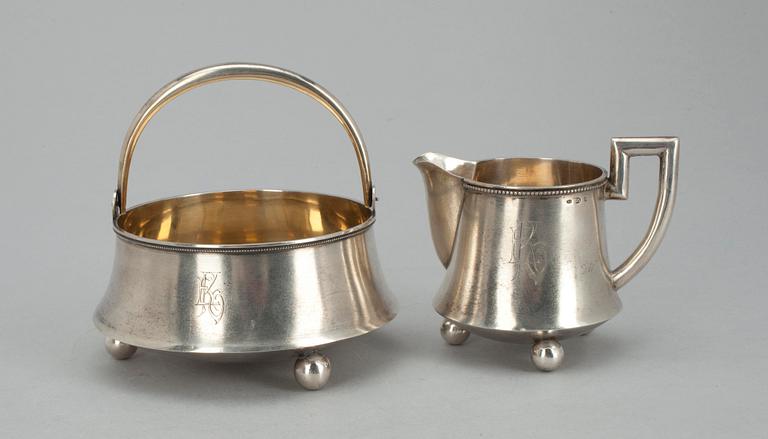 SOCKERSKÅL samt GRÄDDSNÄCKA, silver, Estland 1924-1940. Vikt ca. 234 g.