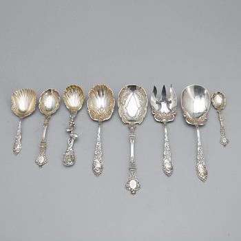 PARTI SKEDAR, silver, eklektisk- resp rokokostil, mest London och 1800-tal. Tot ca 830 gram.