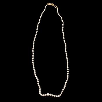 COLLIER, odlade pärlor med lås i 18k guld, 1900-tal.