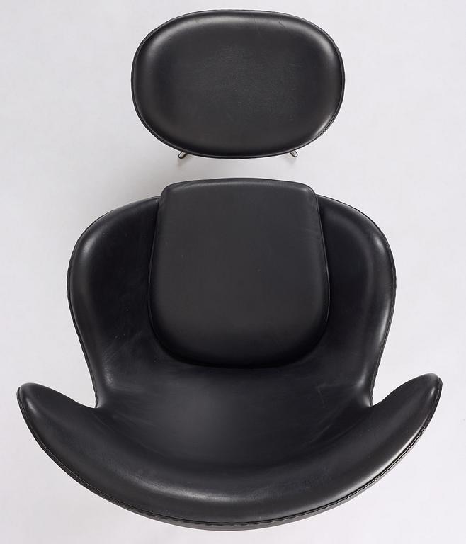 Arne Jacobsen, an "Egg" chair with ottoman, Fritz Hansen, Denmark, 2001.