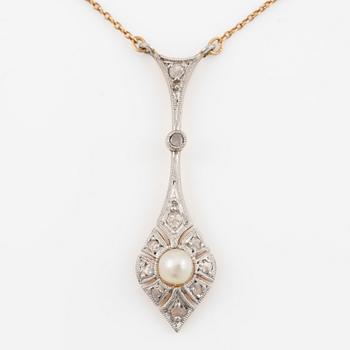Collier 18K guld och platina med en pärla och rosenslipade diamanter.