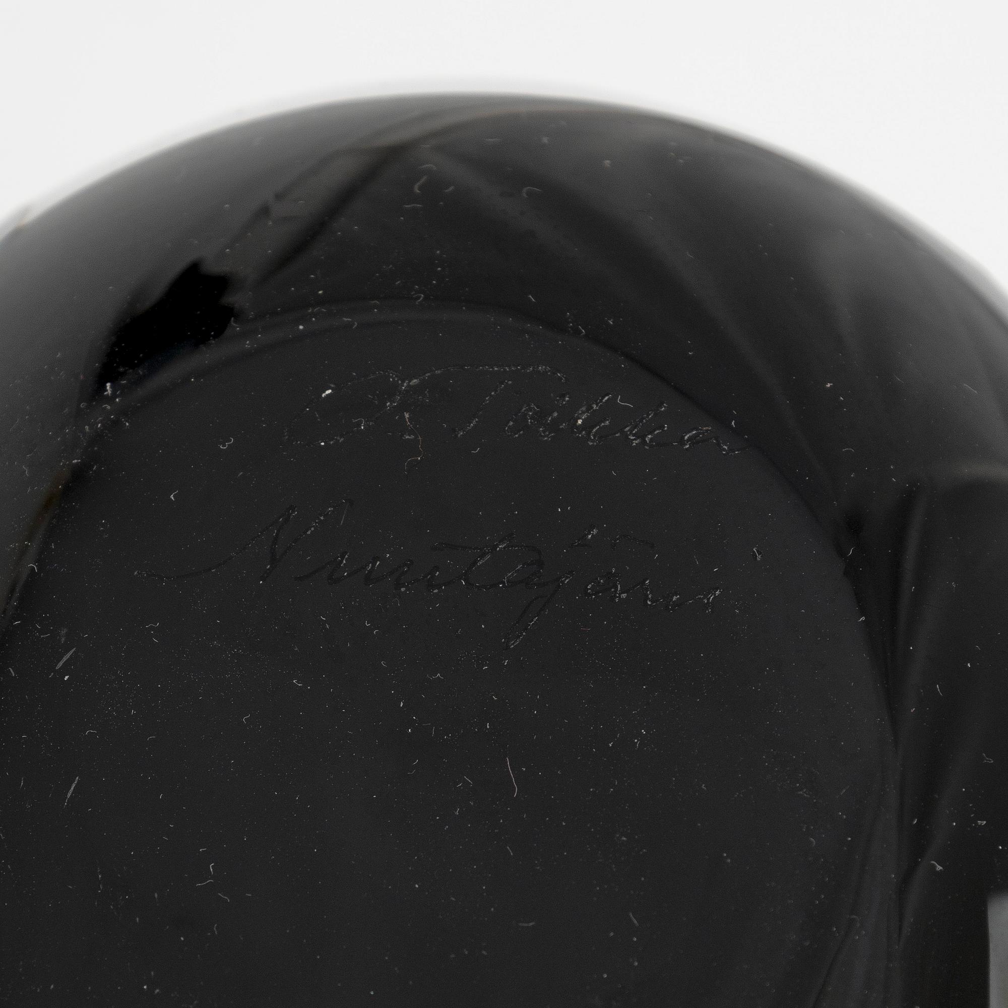 Oiva Toikka, a glass bird, signed O. Toikka Nuutajärvi.