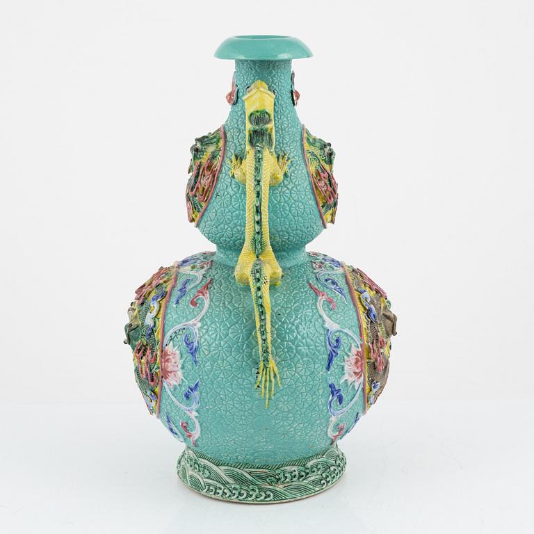 A Chinese porcelain vase, 20th Century.