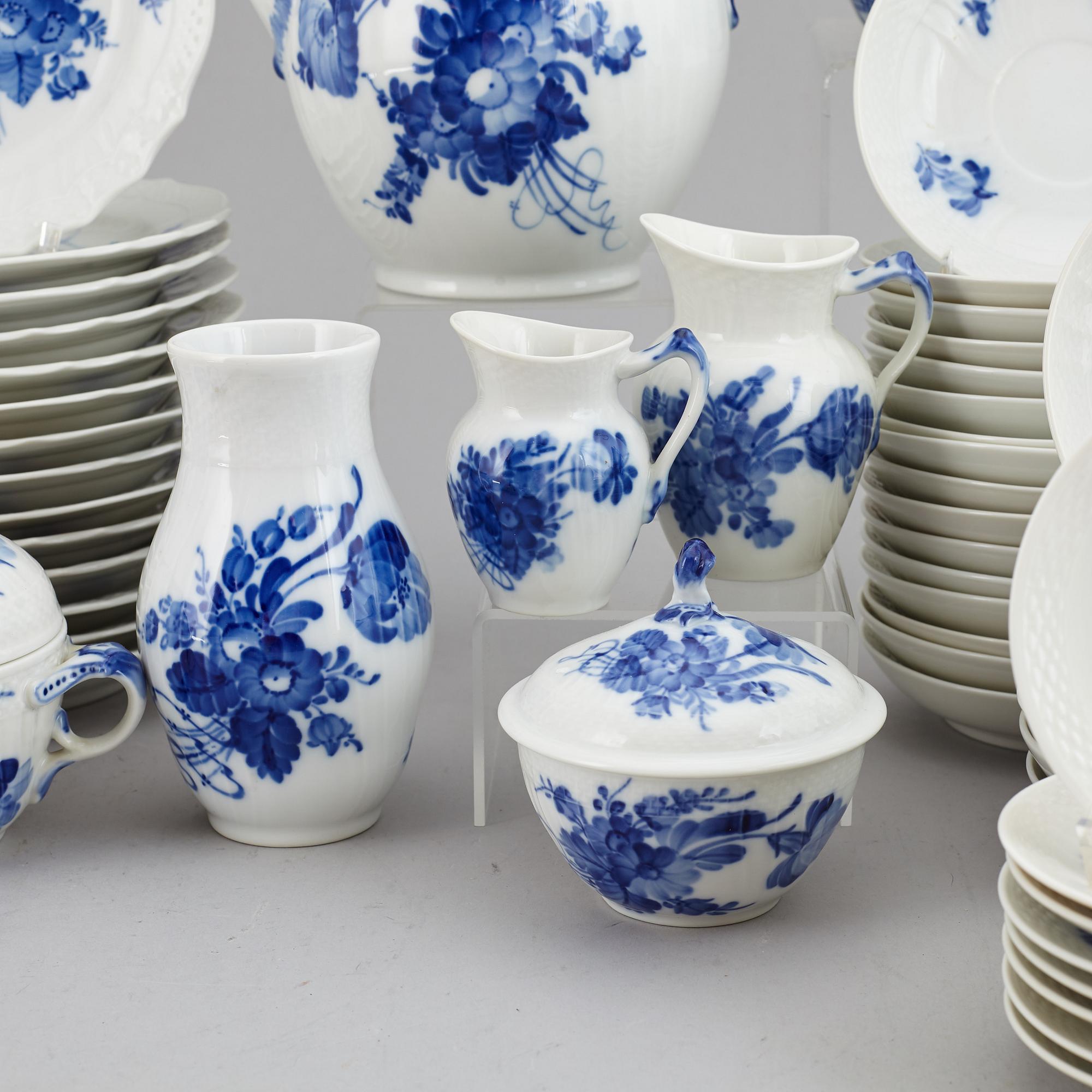 ROYAL COPENHAGEN, a 'Blå Blomst' part coffee and tea service, Denmark (62 pieces).