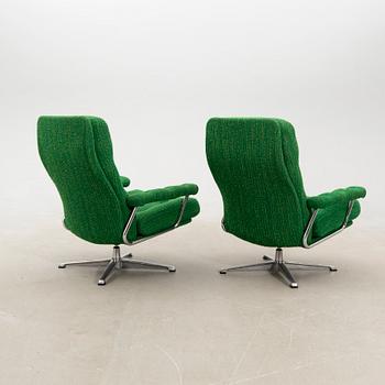 Swivel armchairs, a pair from the 1970s.