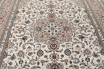 A Kashan carpet, c. 370 x 246 cm.