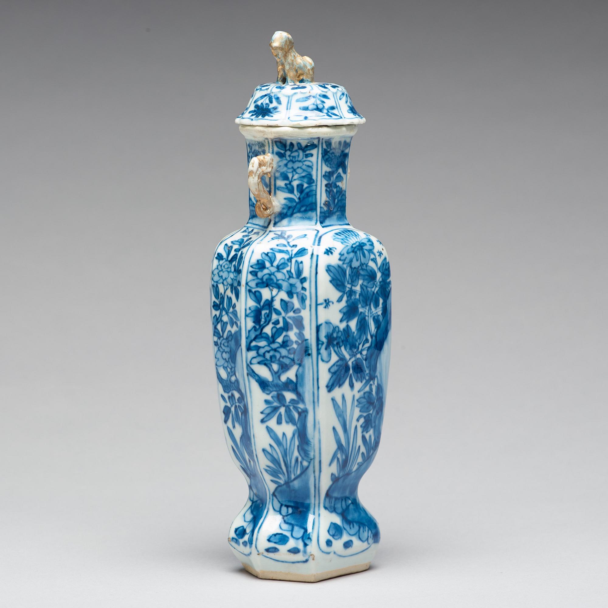 VAS med LOCK, porslin. Qingdynastin, Kangxi (1662-1722).
