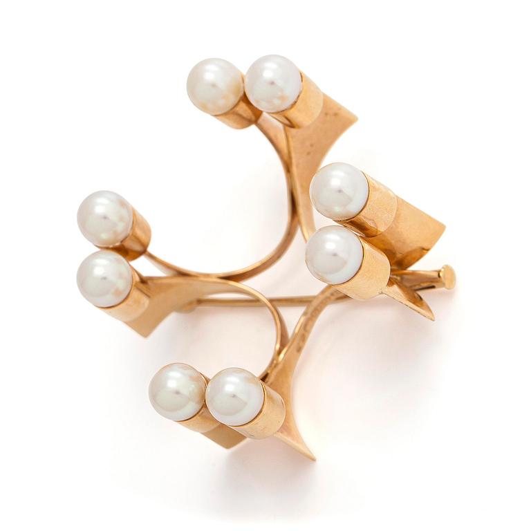 Elis Kauppi, a 14K gold and cultured pearl brooch, Kupittaan Kulta, Turku 1966.