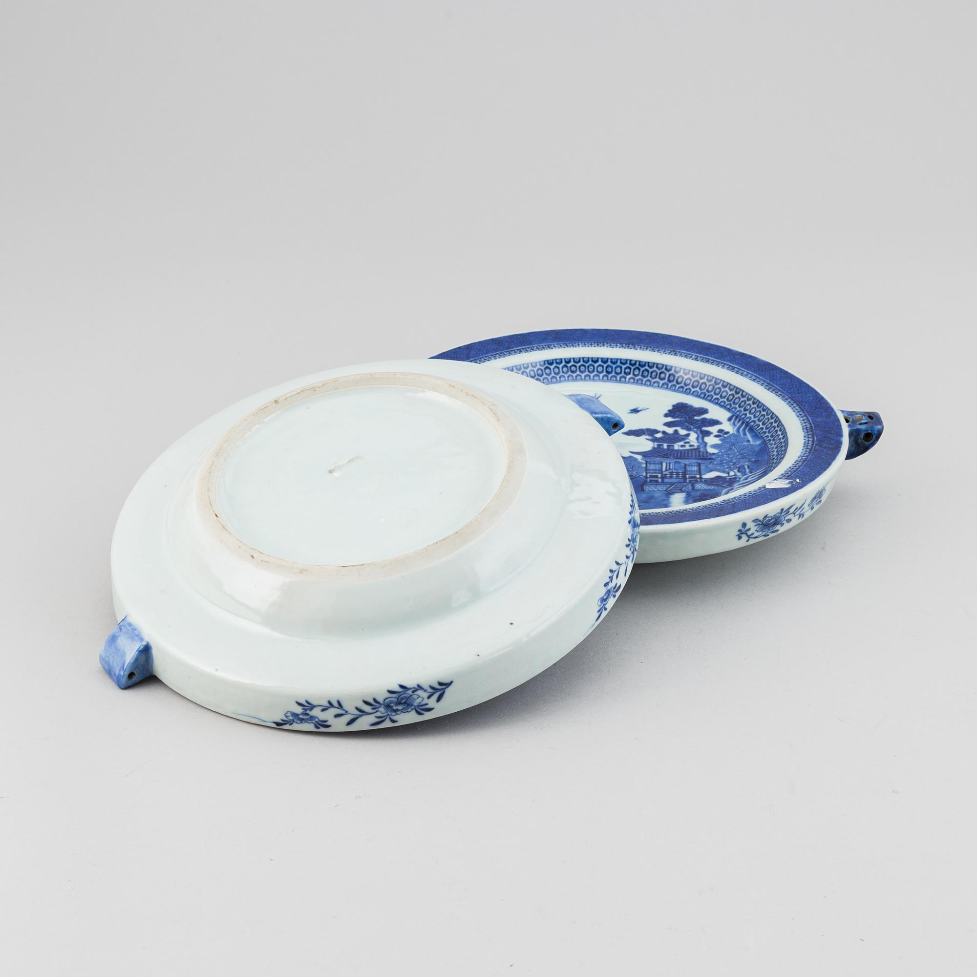A pair of blue and white hot water dishes, Qing dynasty, Jiaqing (1796-1820).