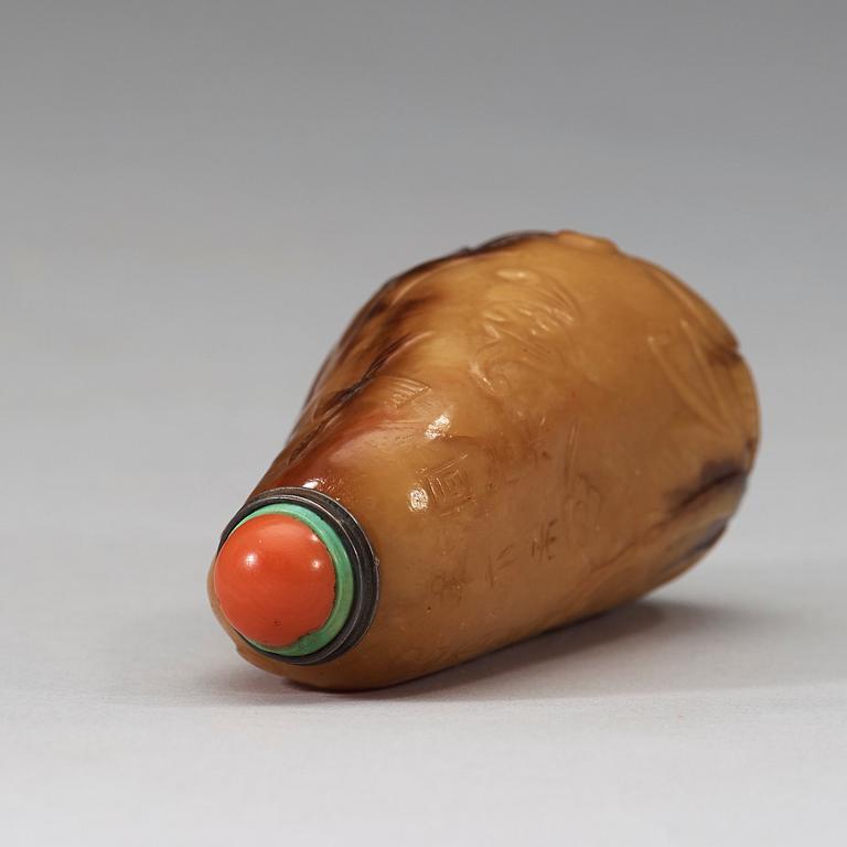 A soapstone snuff bottle with a carved landscape and a nine-character inscription, late Qing dynasty (1644-1912).