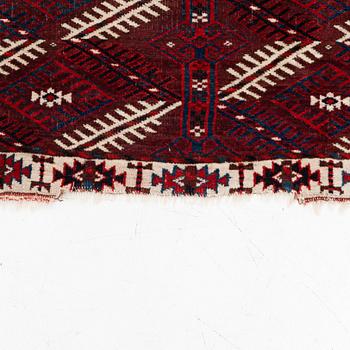 A Turkmen carpet, c. 293 x 210 cm.
