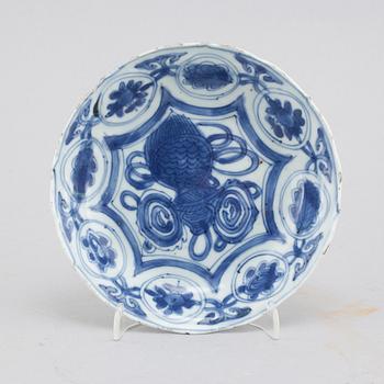 A small dish in blue and white porcelain, Wanli (1573-1620).
