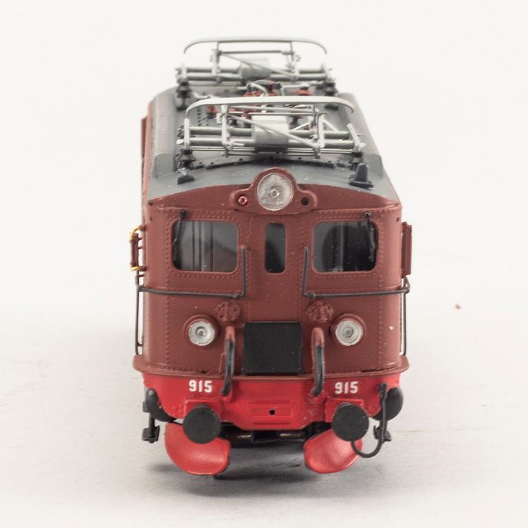 An electric locomotive litt Da-915 from Jeco.