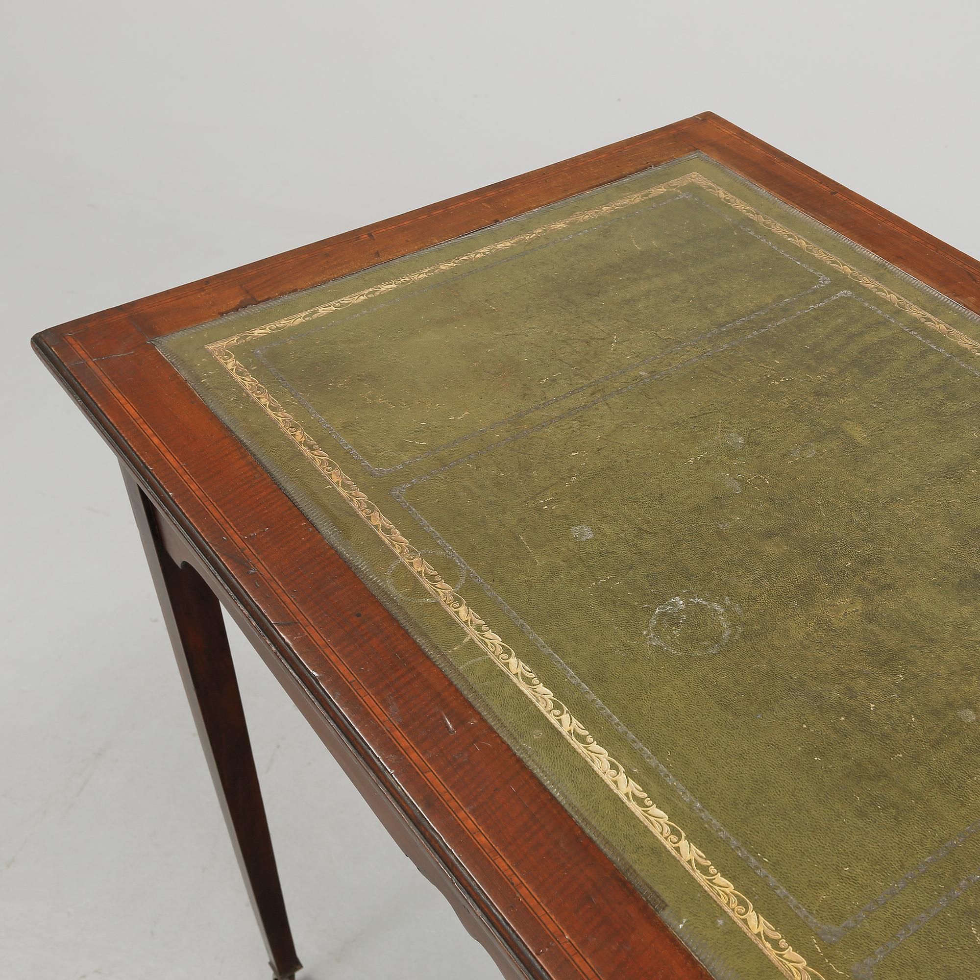 DAMSKRIVBORD, 1800-talets slut. Mahogny.