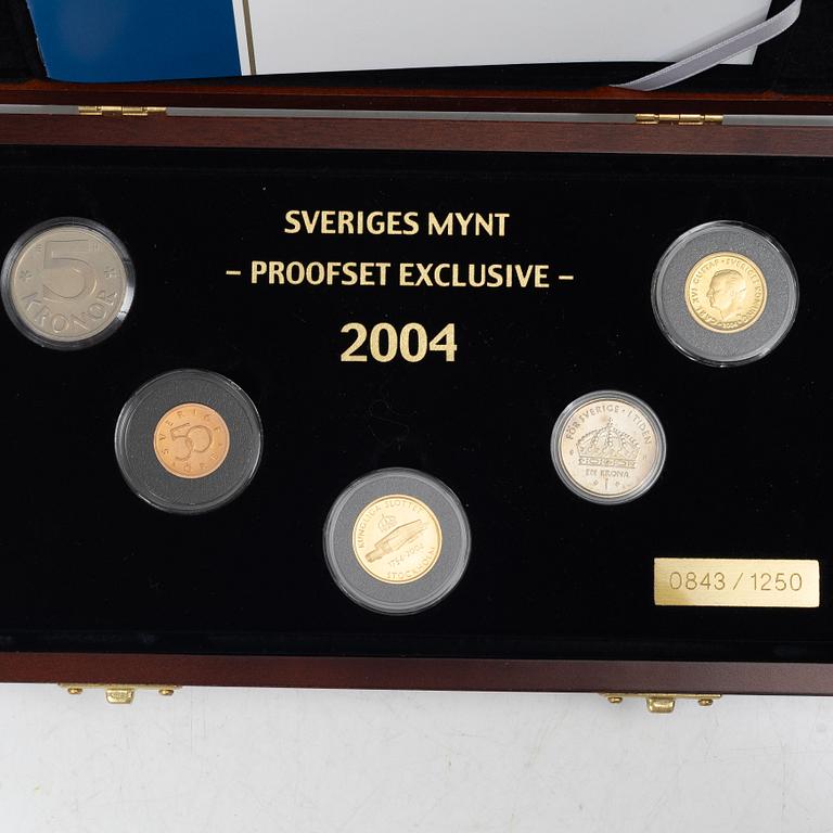 Coin set, “Sveriges mynt proofset exclusive”, comprising a year set and a gold coin commemorating the 250th anniversary of the Royal Palace.