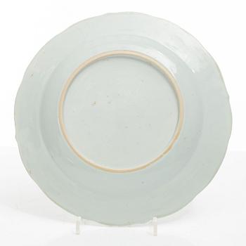 Tallrikar, 22 stycken, kompaniporslin, Kina, Qingdynastin, Qianlong (1736-95).