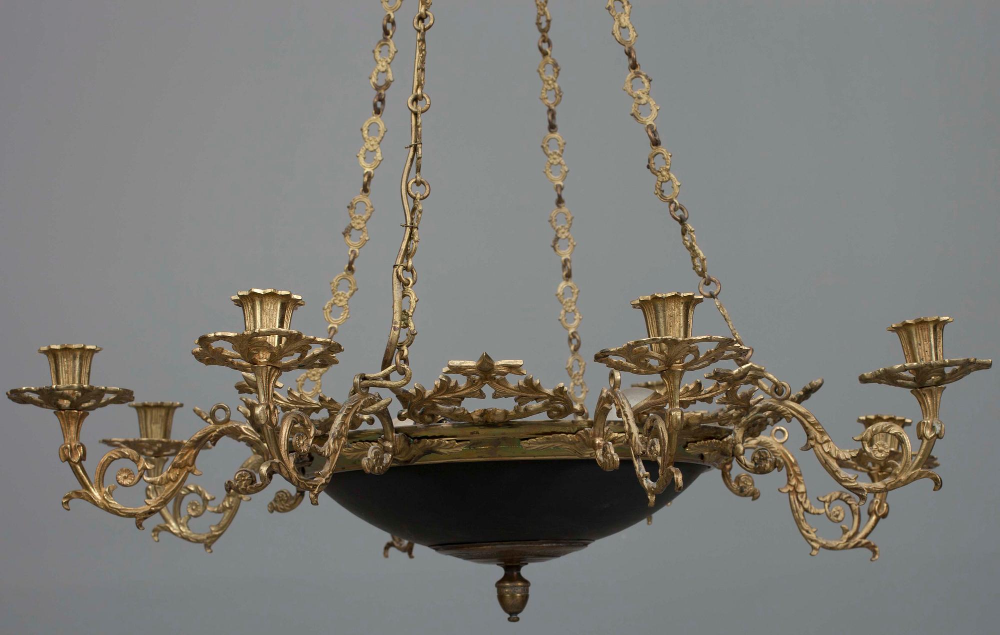 TAKLAMPA mässing samt målad plåt, empire/nyrokoko, 1800-talets senare hälft. Tot. h 86.