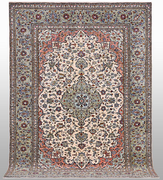 A carpet, Kashan, ca 291 x 201 cm.