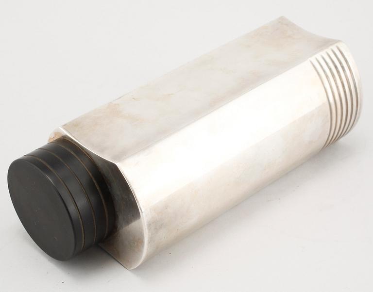 SHAKER, nysilver, Folke Ahrström, Guldsmedsaktiebolaget GAB, Stockholm, 1900-talets första hälft.