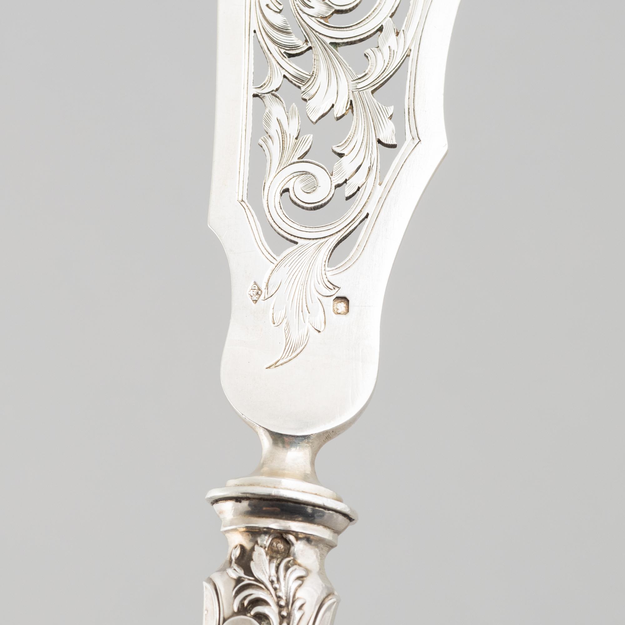 A French silver serving set, mark of Louis Ravinet & Charles Denfert, Paris circa 1900.