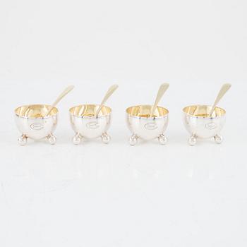 Saltkar med skedar, 4 st, C.G. Hallberg, Stockholm, 1927-28.