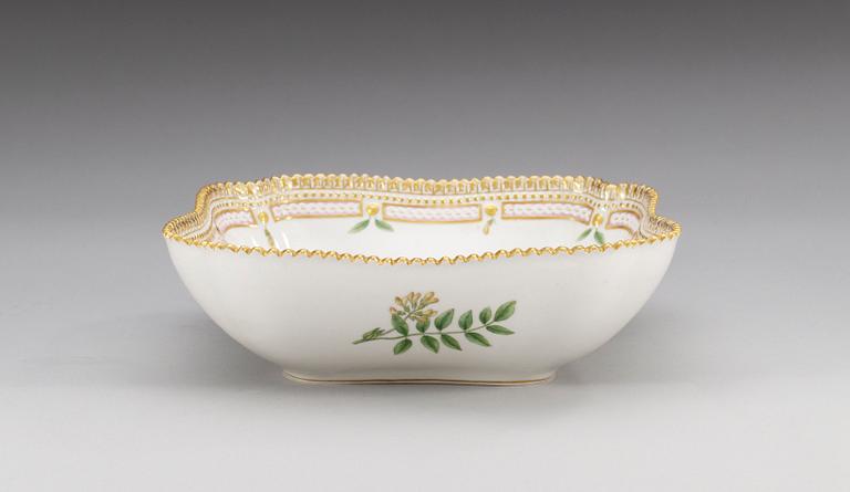 A Royal Copenhagen ´Flora Danica´porcelain bowl, Denmark 1963, model 3510.