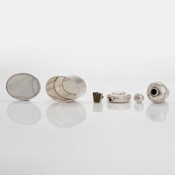 Flakonger, 2 st, silver, samt dosa, sterlingsilver, Finska och svenska stämplar.