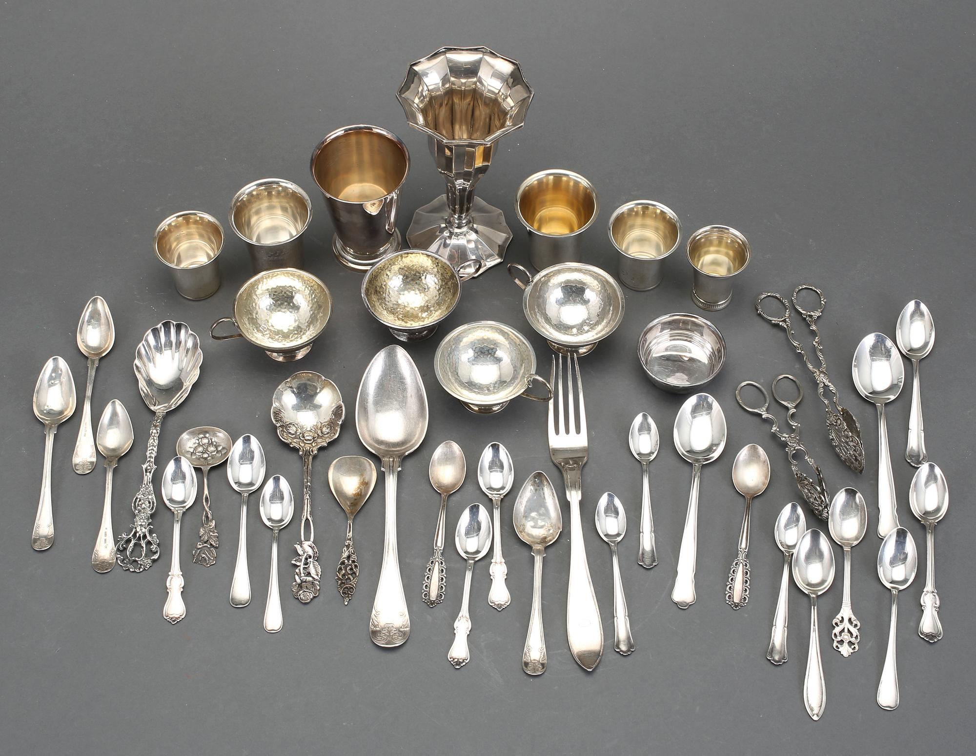 PARTI SILVER, mestadels svenska stämplar, bl a GAB, Stockholm 1968. 1800-1900-tal. Total vikt ca 1019 gram.