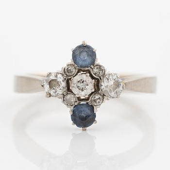 Ring, 18K white gold with sapphires and brilliant-cut diamonds.